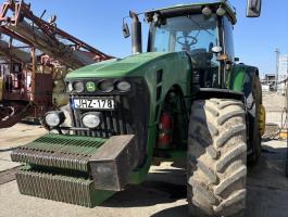 John Deere 8330