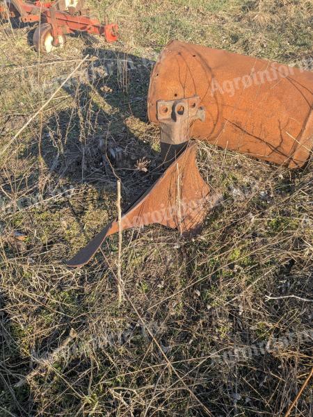 Pluh na křen + kultivační nářadí + sázeč křenu / kultivační nářadí