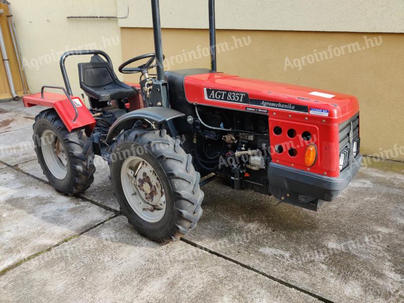 AGT 835 HLT Traktor zu verkaufen