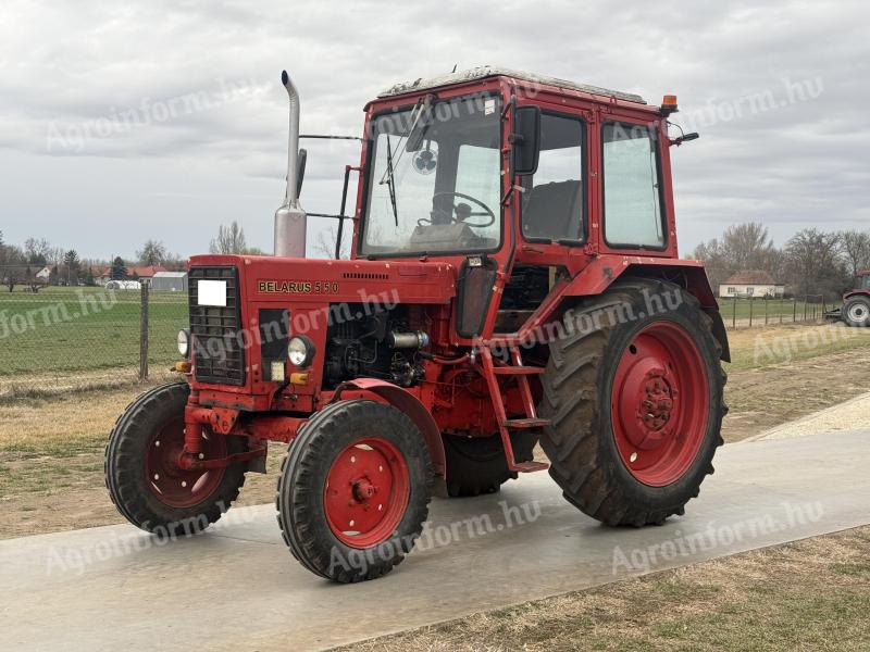 Běloruský traktor MTZ 550