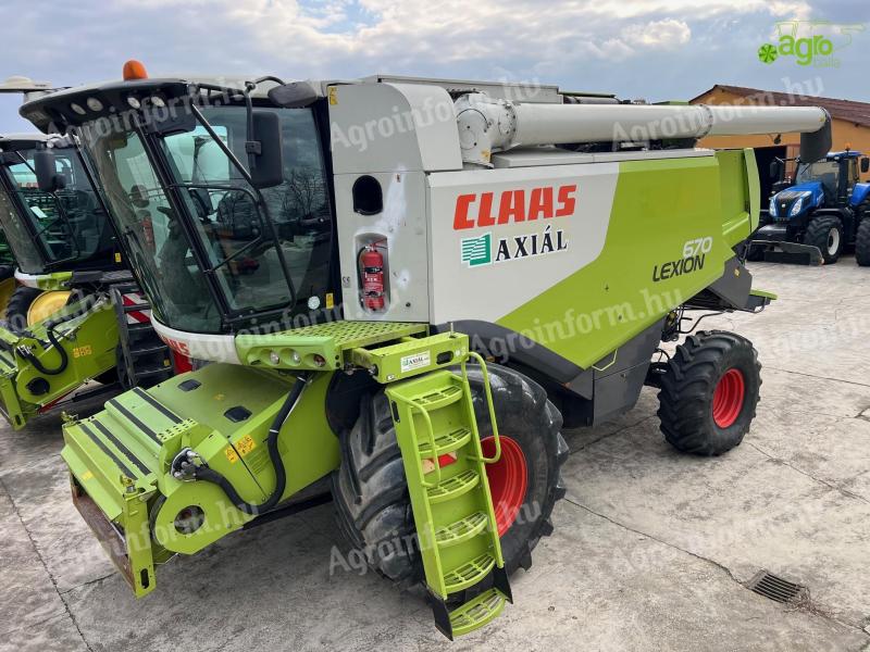 Claas Lexion 670 combine with 1900 threshing hours