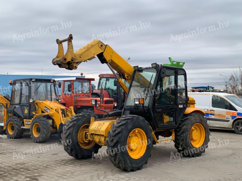 Teleskopski manipulator JCB 526S