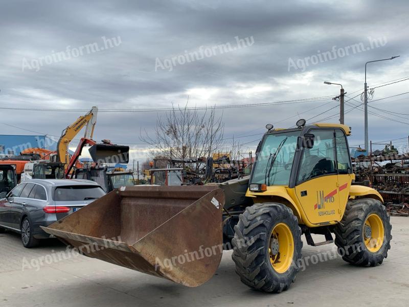 Teleskopický nakladač New Holland LM410