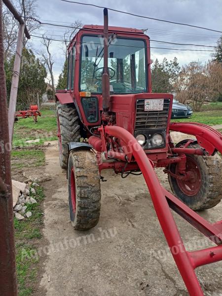 MTZ 550 s čelnim nakladalnikom