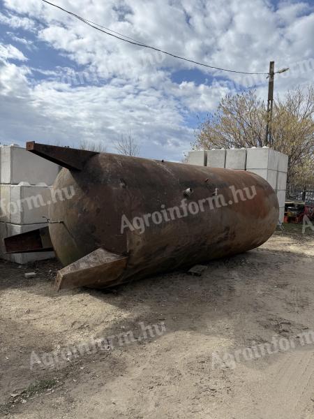 Steel tank hydrophore