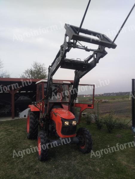 Kubota MU 4501 4x4 tractor with front loader and bale spike, with heated cab