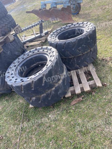Bobcat, JCB usw. Vollgummi 4 Stück (30x10-16)