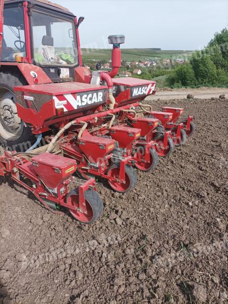 Rozsuwany siewnik Becker na sprzedaż