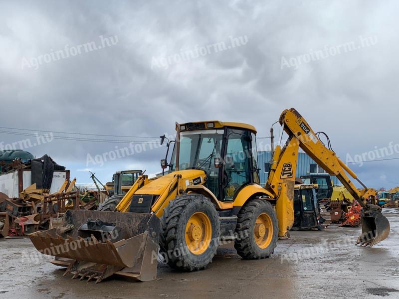 Buldoexcavator-încărcător JCB 4CX