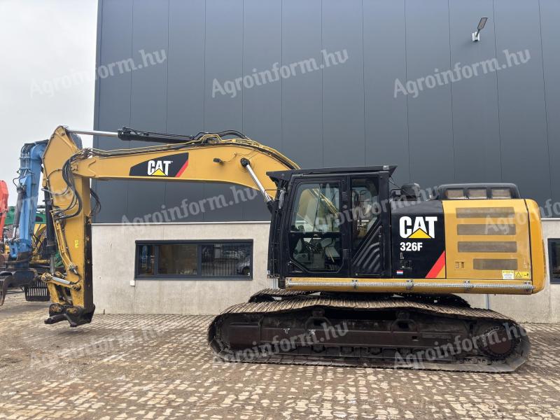 CAT 326FL crawler excavator / 2017 / 8 484 operating hours / Leasing from 20%