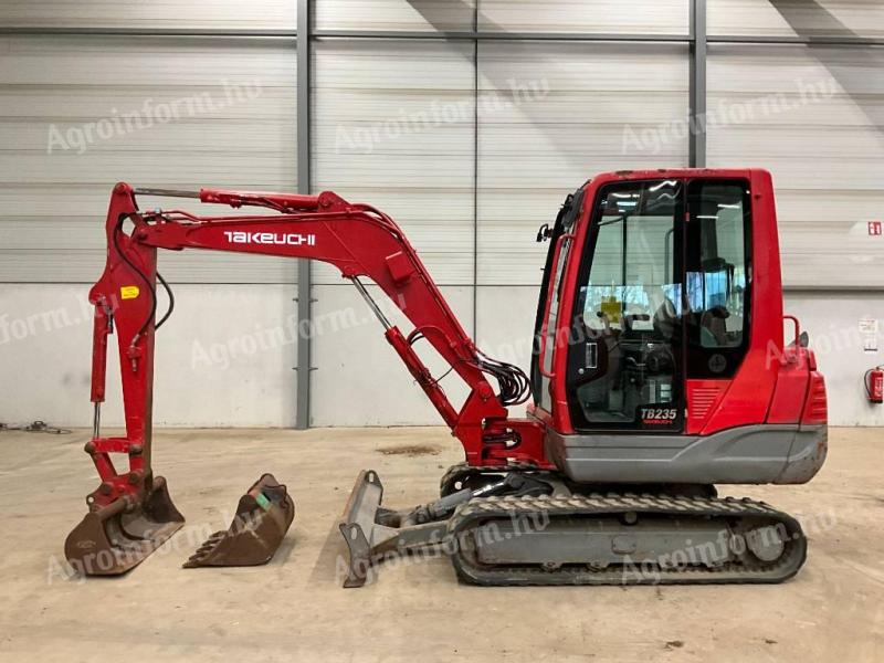 Takeuchi TB 235 Mini Scraper / 2011 / 3.821 ore / Leasing de la 20%