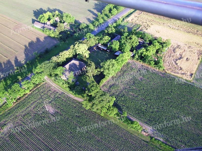 Bauernhofgrundstück mit direkter Straßenanbindung