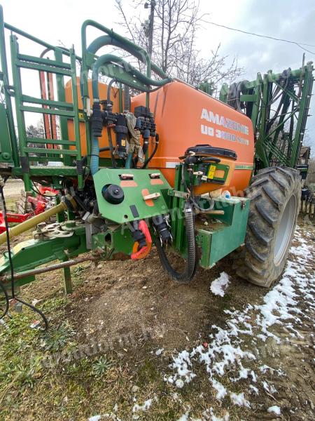 Tažený polní postřikovač AMAZONE UG 3000 (s rámem 24/21 m)