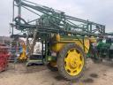 JOHN DEERE 624, VUČENA PRSKALICA SA 27 METARA GRUKE, 2400 LITARA