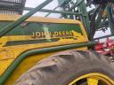 JOHN DEERE 624, TAŽENÝ POLNÍ POSTŘIKOVAČ S 27 M POSTŘIKOVACÍMI KOLY, 2400 LITRŮ