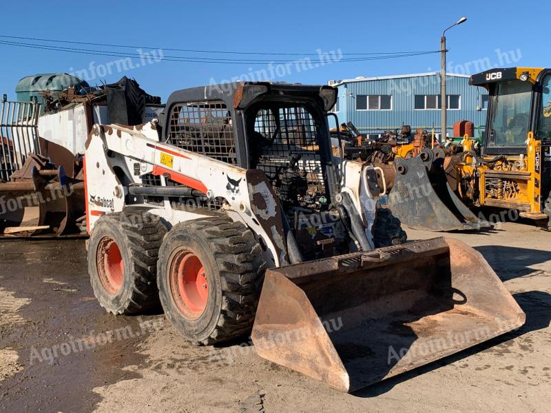 Bobcat S550 mini loader