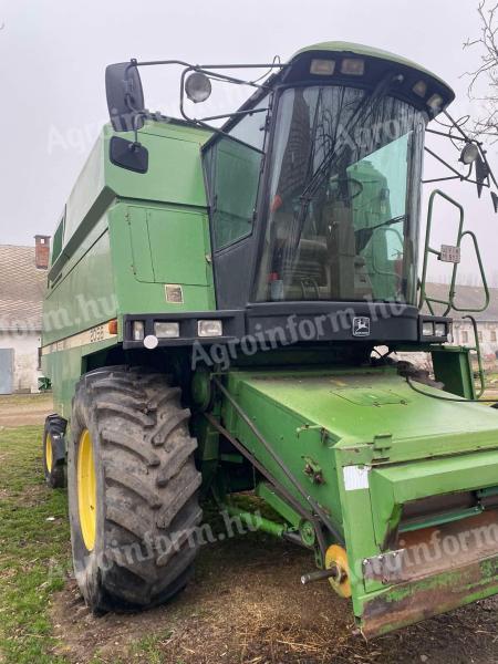 John Deere 2056