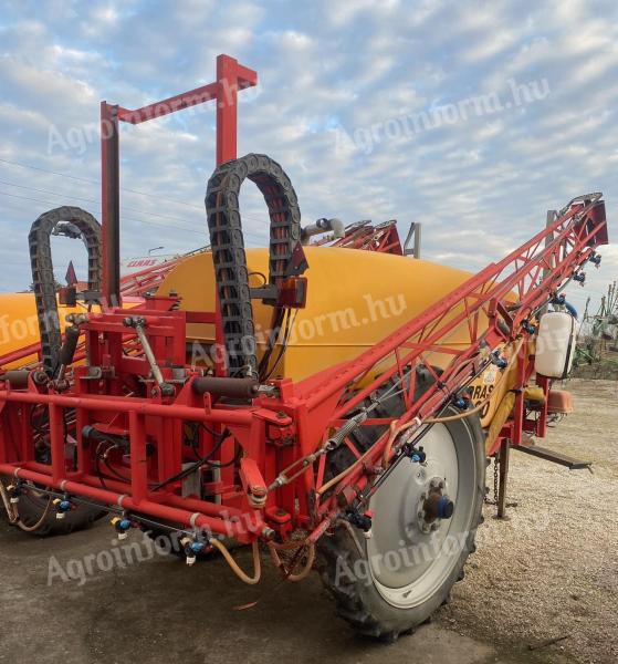 Source 3000/20 field sprayer