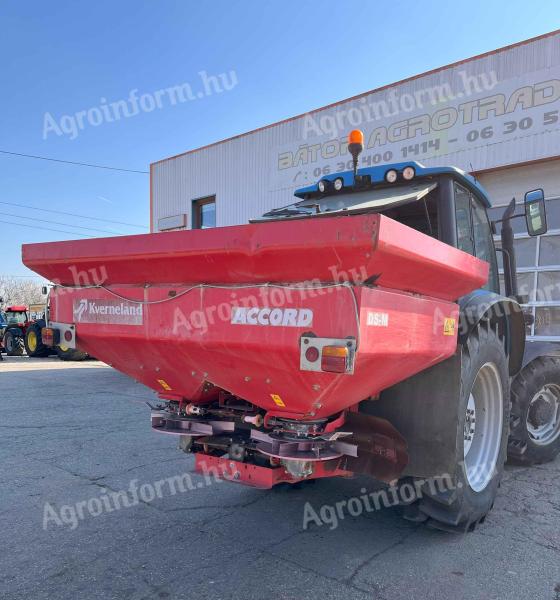 Kverneland DS-M fertiliser spreader