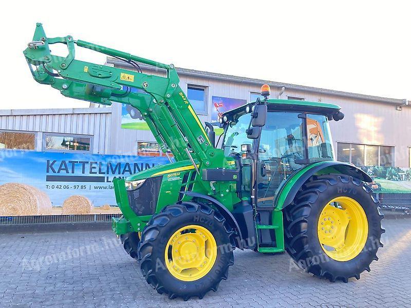 Traktor John Deere 5075 M - stav jako nový