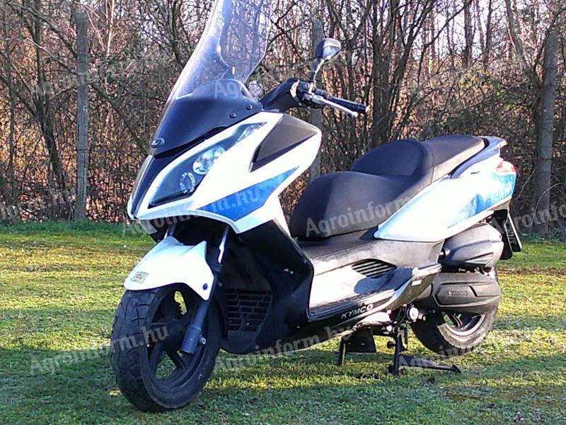 Kymco Downtown 125 velik skuter z okvaro motorja, demontaža v Tapolci