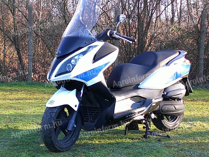 Skúter Kymco Downtown 300 s poruchou motora a bez papierov