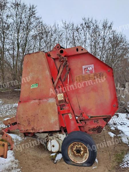 Hesston round baler