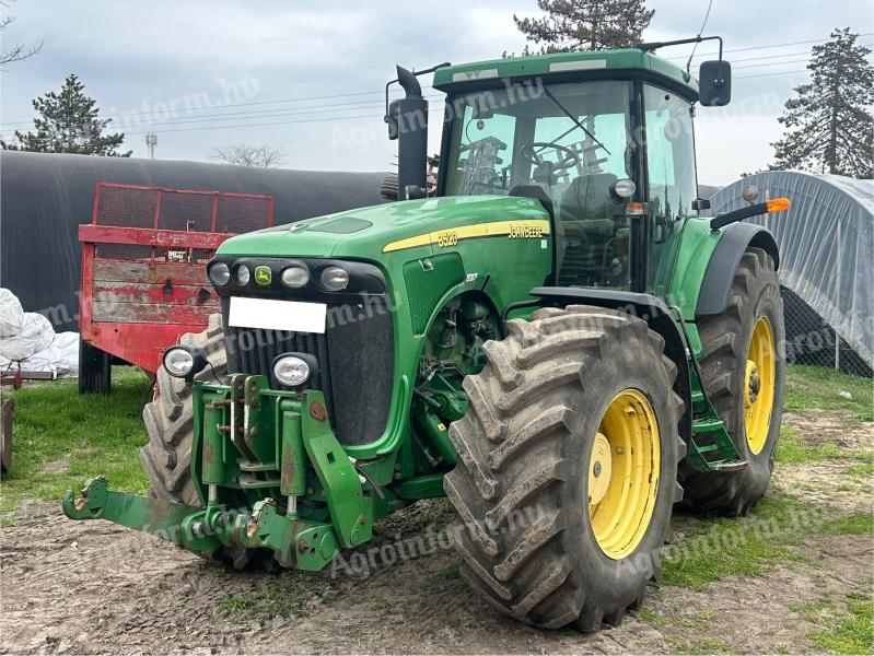 John Deere 8520