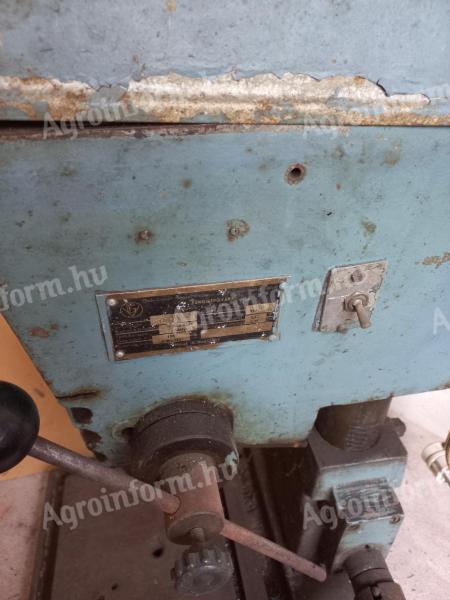 Desktop drilling machine