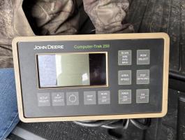 John deere vetésellenörző