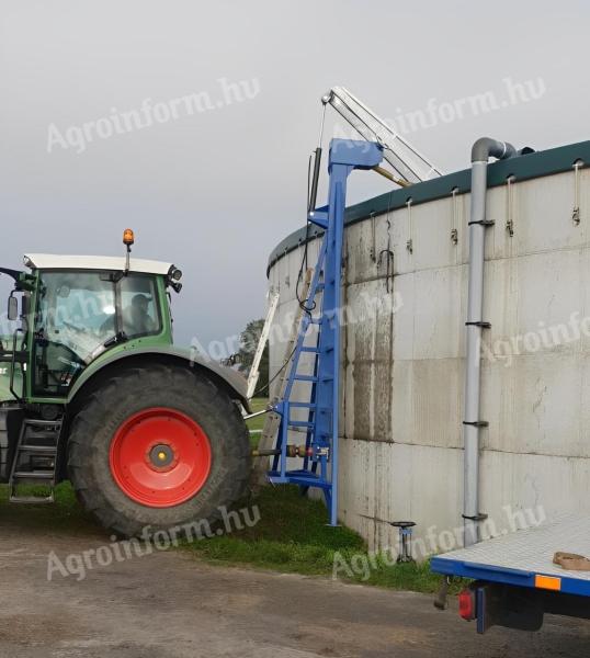 Promanure THF4 stand-alone articulated tractor-driven mixing shovel
