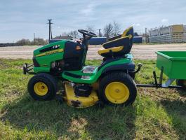 John Deere LA140 Automatic fűnyíró traktor