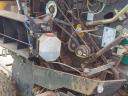 Massey Ferguson 225F, lis na kulaté balíky s tyčovým závěsem, vázání ok a motouzů, centrální mazání.