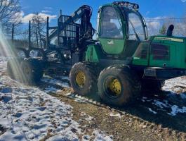 John Deere 1110E