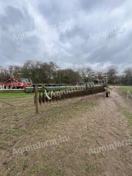 John Deere, Yetter tillers