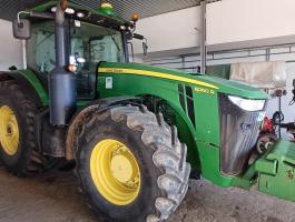 John Deere 8260R eladó