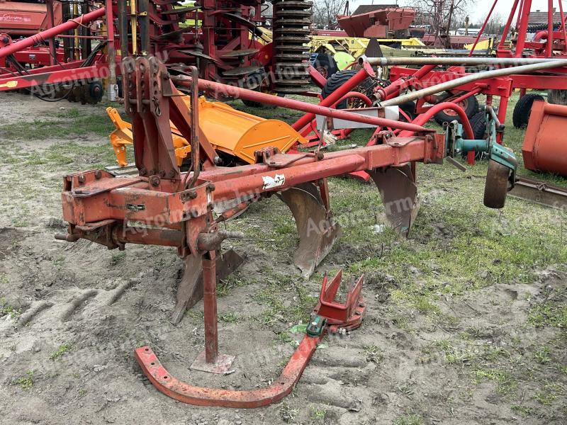 Kverneland 4 head plough