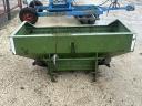 Fertiliser spreader with two discs