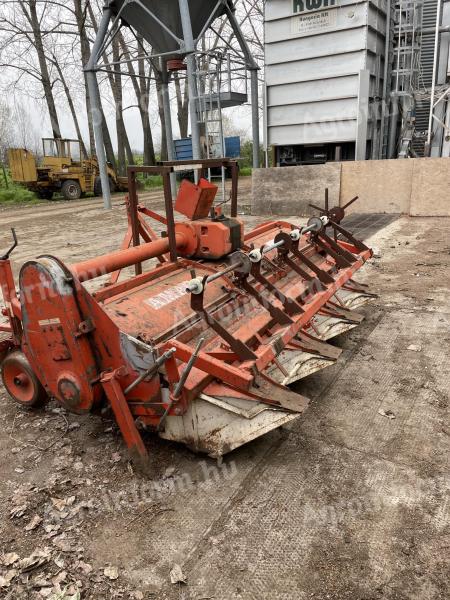 AMAC GF5 potato harvester