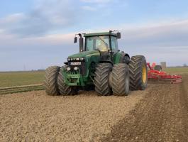 John deere 8220