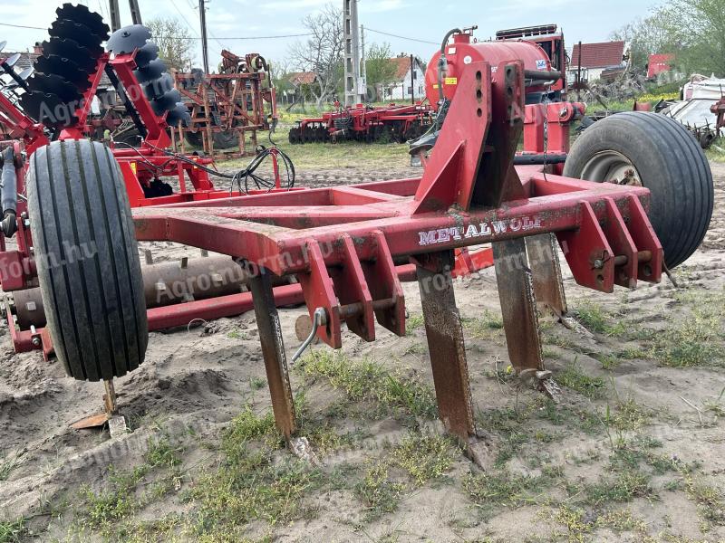 Metalwolf 5 knife soil loosener