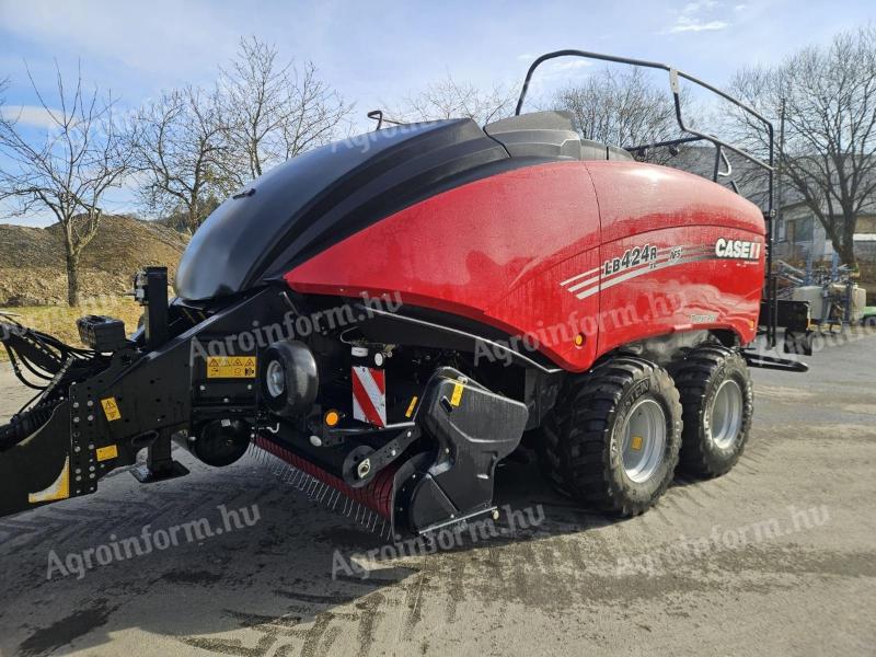 Case IH LB 424 R RL6, ročník 2021