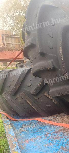John Deere Zwillingsbereifung 520/85R38