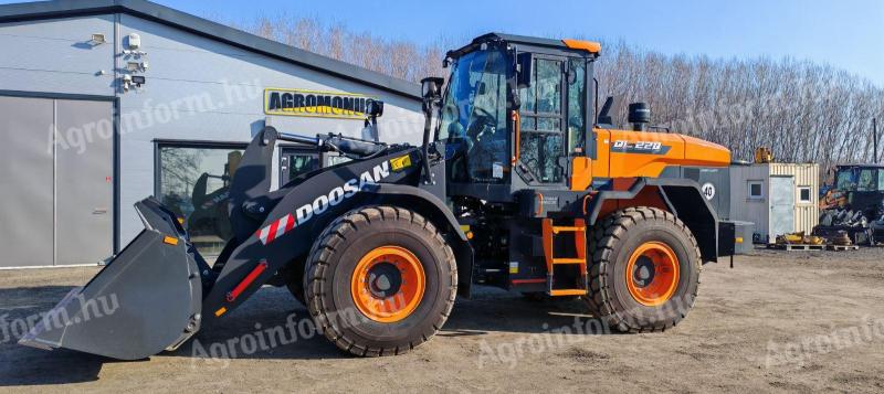 Prodaǰa utovarivač točkaš Doosan DL220-7 nev condition