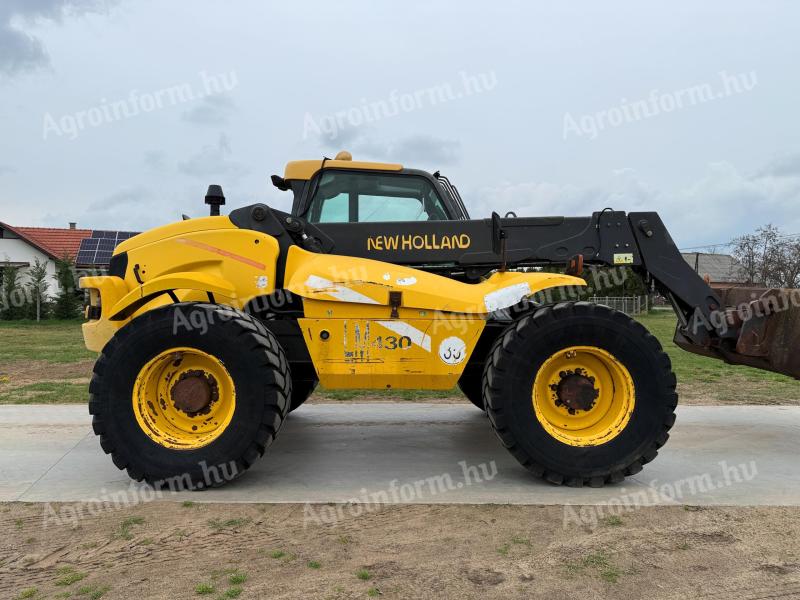 New Holland LM 430 telescopic handler