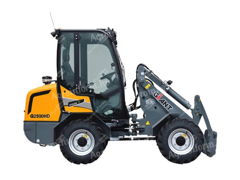 Gumijasti kolesni nakladalnik Giant 26 KM (največ 1750 kg) / Giant G2500 HD