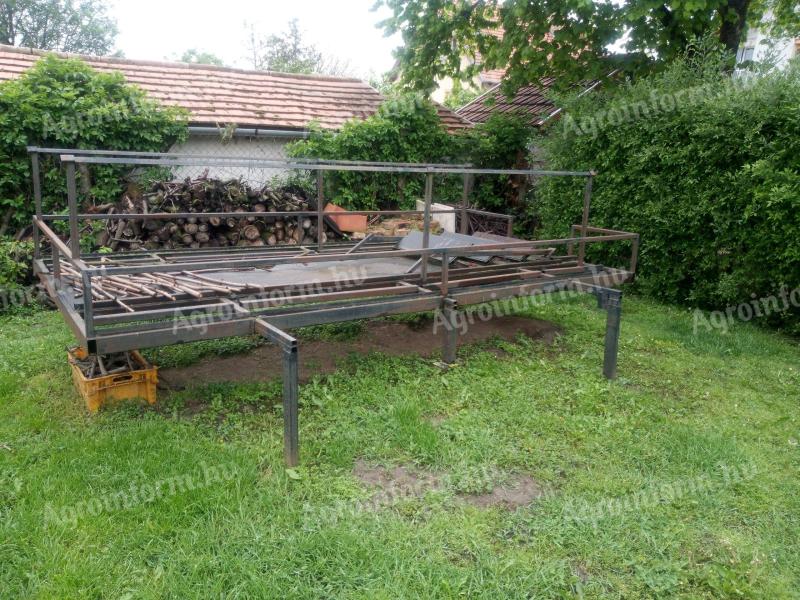 Bee transport frame and trailer