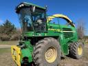 John Deere 7450 silage spreader