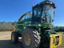 John Deere 7450 silage spreader