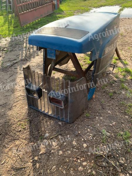 New Holland/Ford 8670 bonnet